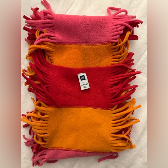 💜Gap Multi colored Scarf - Picture 2 of 4